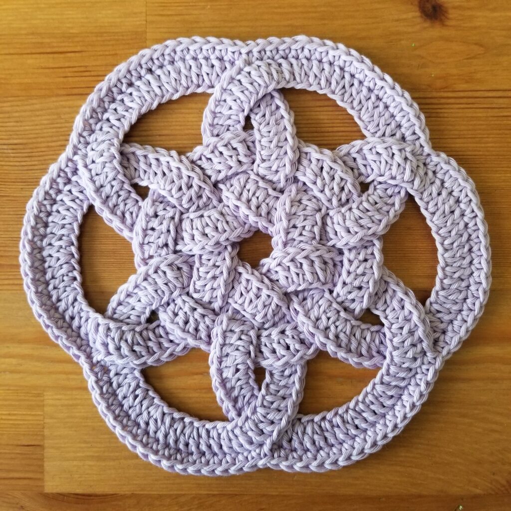 Crochet Interlocking rings Celtic